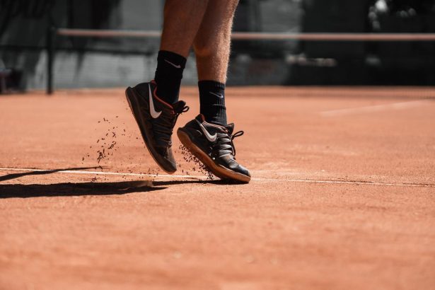 Jak trenować tenis za pomocą ćwiczeń i technik