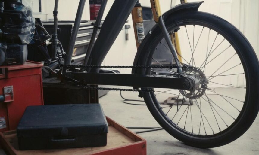 Jak zdjąć tylne koło w rowerze z hamulcami tarczowymi